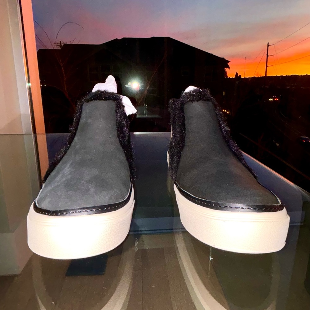 🎬Tom’s platform fuzzy shoes🎬